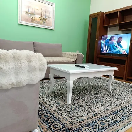 Center Park View Partment * Korça